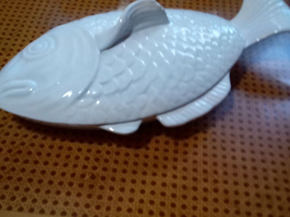 Vintage CALIF USA White Ceramic Ovenproof Fish Shaped Lidded Casserole Dish
